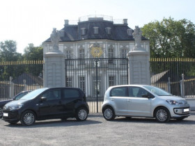 Zwei Up!s vor Schloß Falkenlust in Brühl